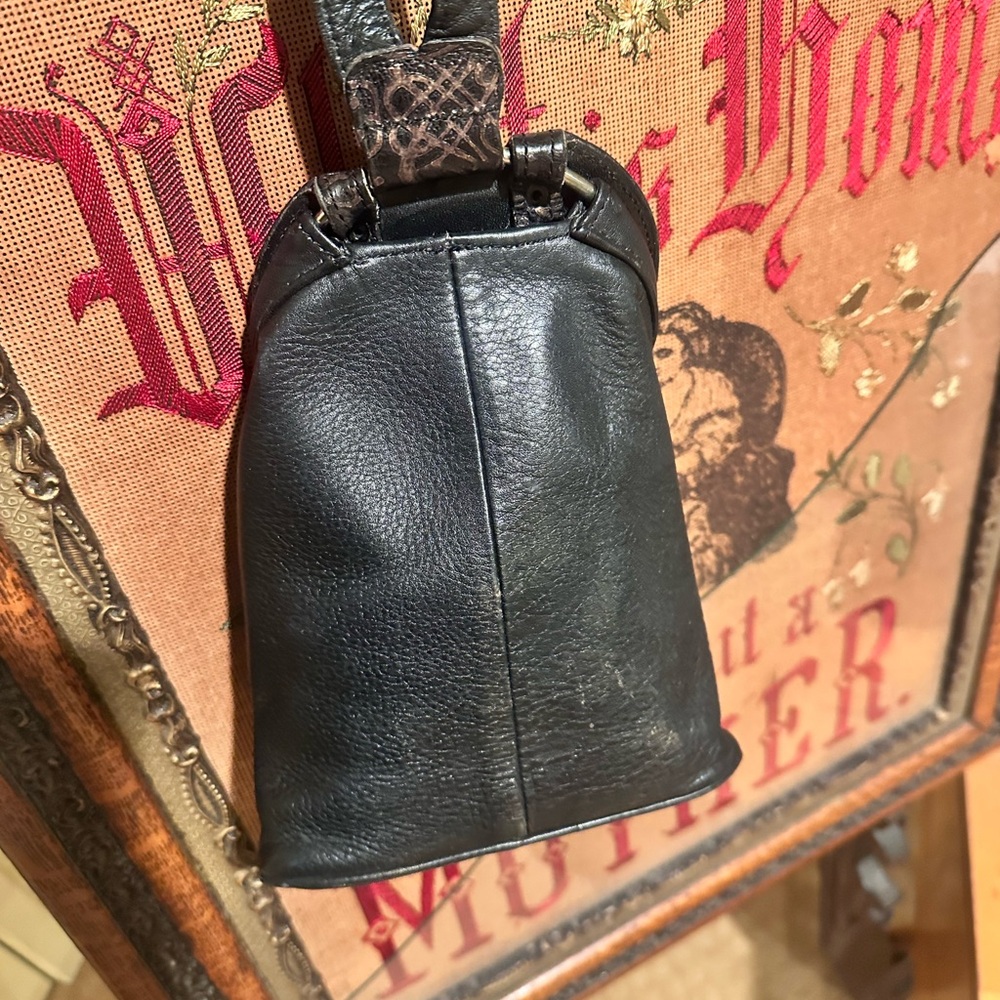 Maxx NY Black Leather Bucket Bag - Picture 2 of 10